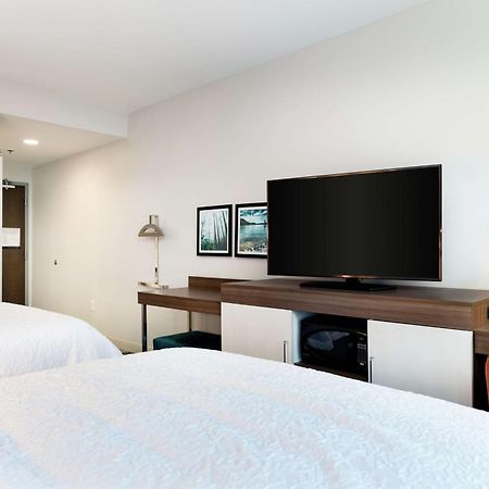 Hampton Inn Акворт Экстерьер фото
