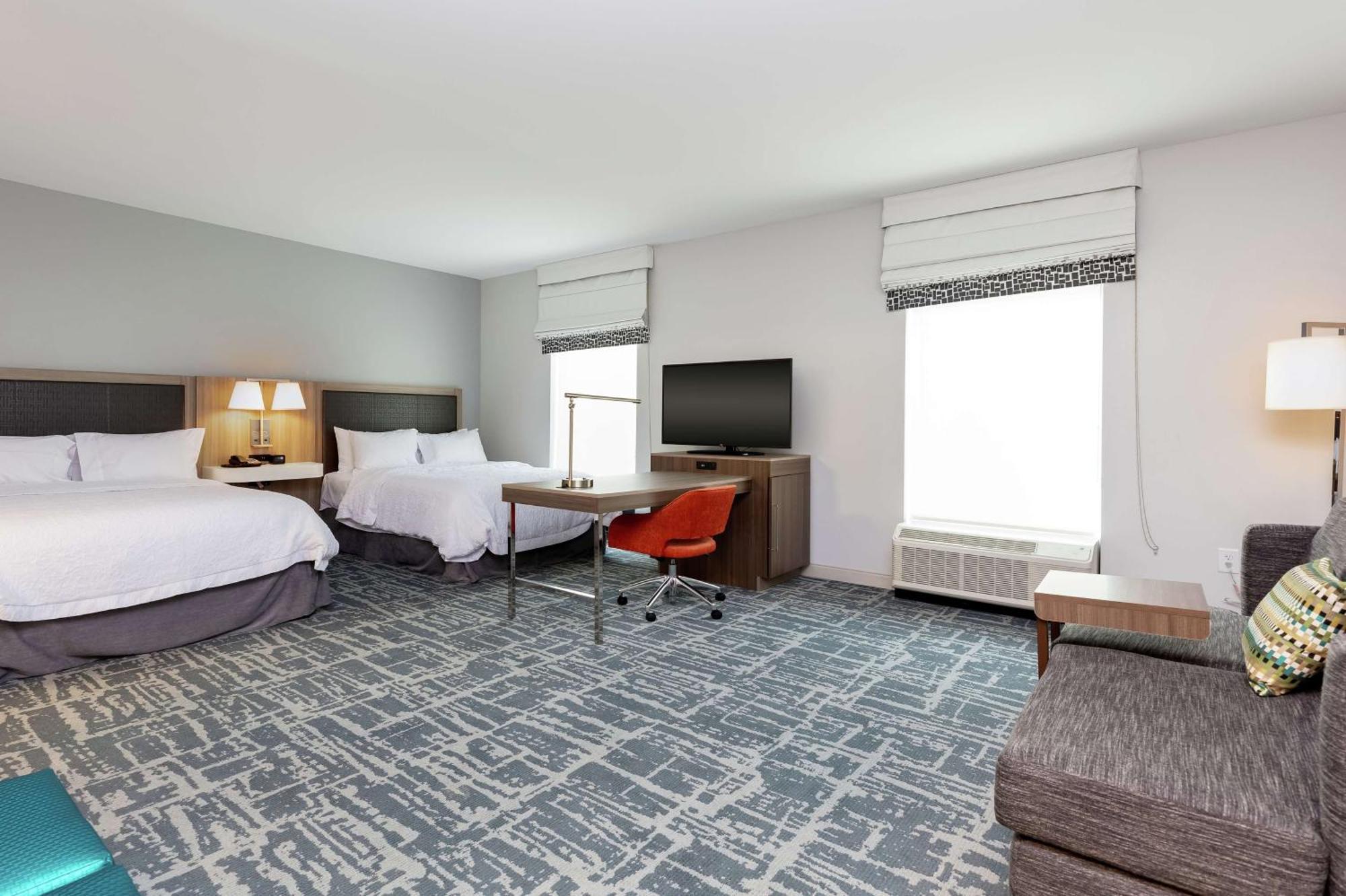 Hampton Inn Акворт Экстерьер фото